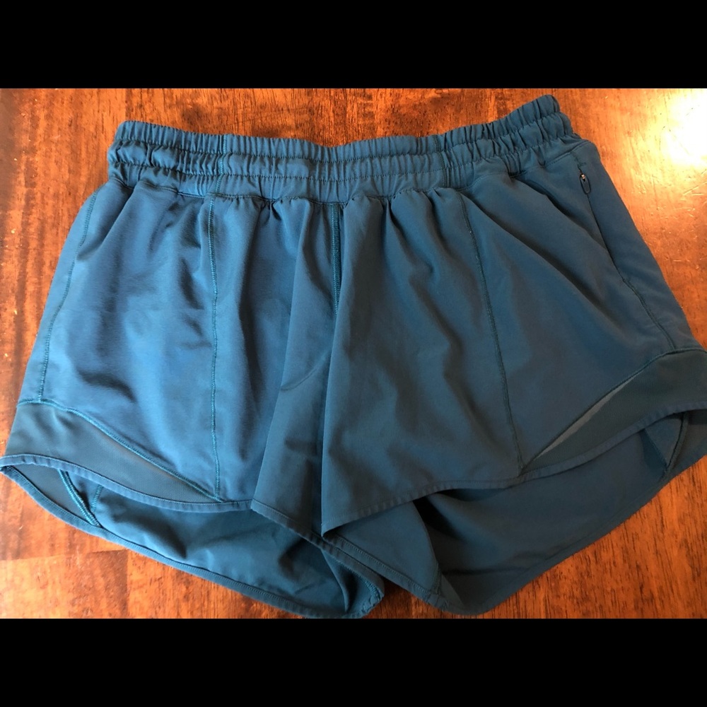Lululemon size 6 hotty hot shorts
